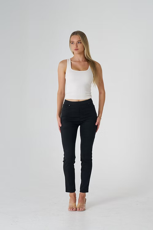 Wakee High-Waisted Slim Black Jeans 3114
